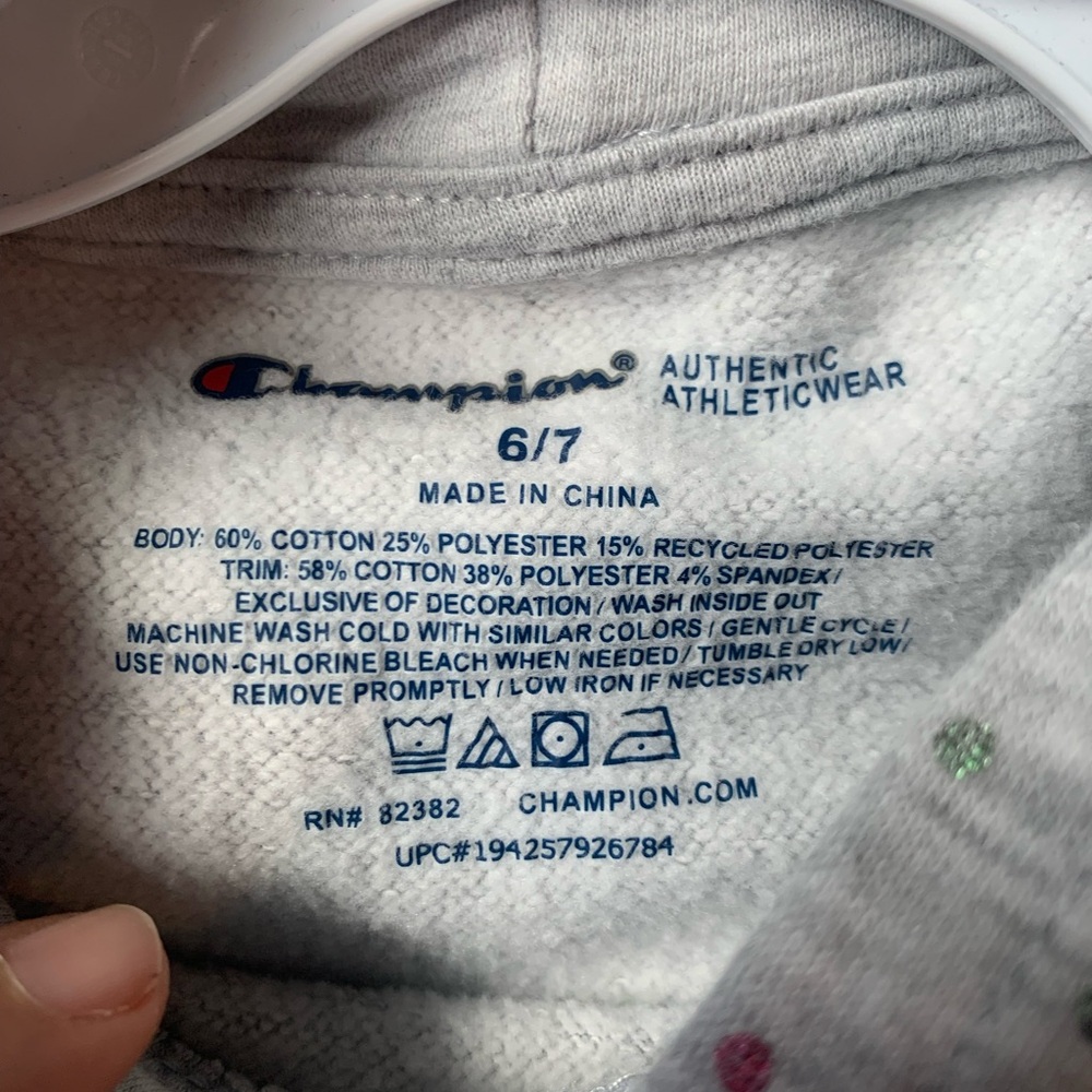 Champion kids hoodie. Gray. Size 6/7. - Picture 5 of 5